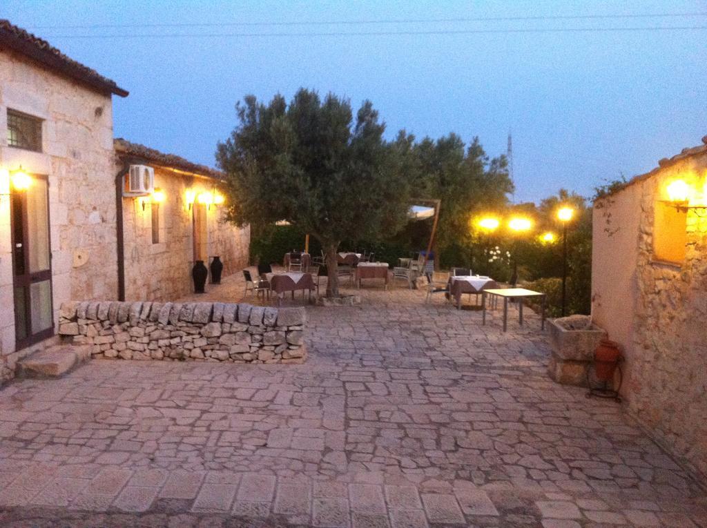 Agriturismo Al Casale Donnafugata Buitenkant foto
